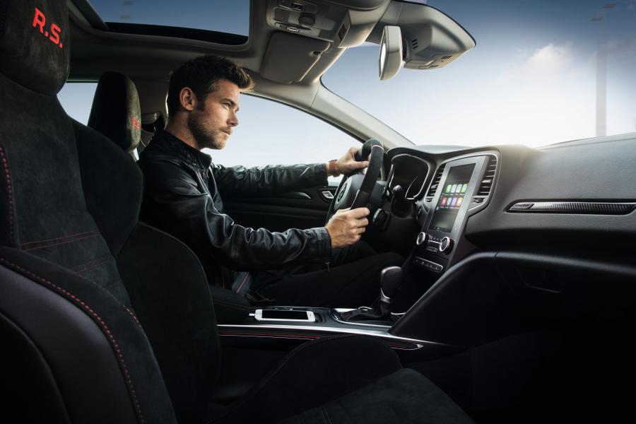 Интерьер Renault Megane R.S. 2017 года  (WW) (фото 9 из 68)